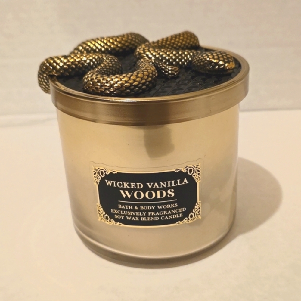 Bath & Body Works - Wicked Vanilla Woods